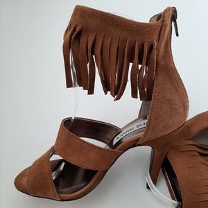 STEVE MADDEN Molleyy Suede Fringed Sandal 5.5